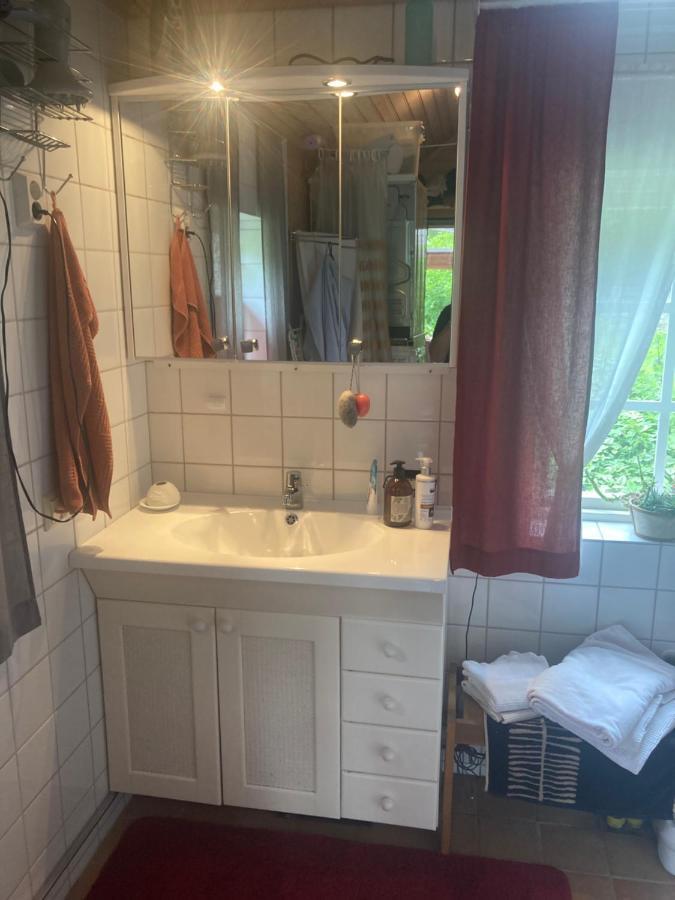 Egen Stuga Med Delat Badrum Norrtälje Exterior foto